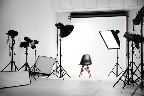 Photostudio with apparatus suitable for fashion shows